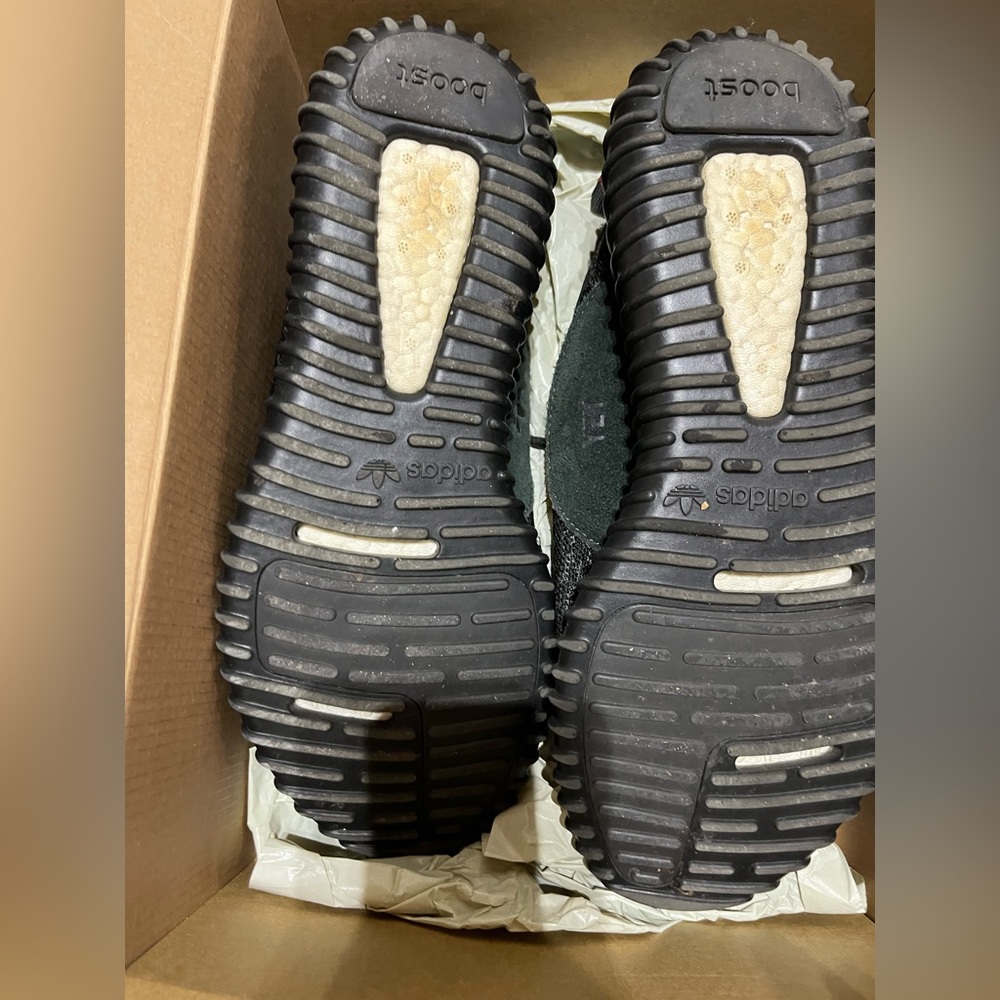 Yeezy 350 v1 black pirate size 10 - Picture 4 of 7